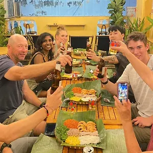 Saigon Authentic - Daily Walking Morning Tour, Fresh Daily Breakfast, Gym & Rooftop Billiard 호스텔